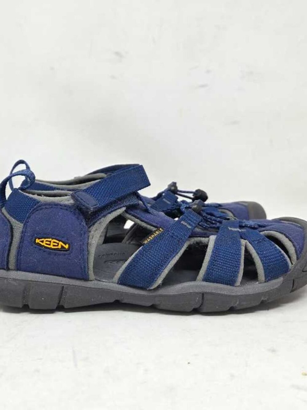 Big kids 3 KEEN Seacamp II CNX washable closed toe hiking sandals